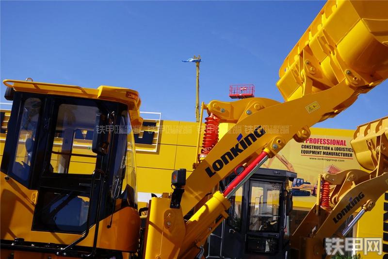 龙工CDM856装载机局部