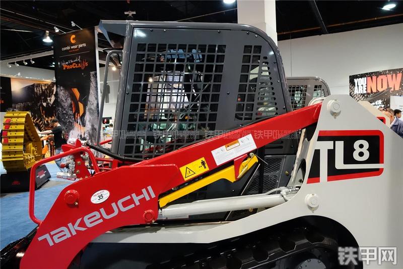 竹内TL8滑移装载机局部