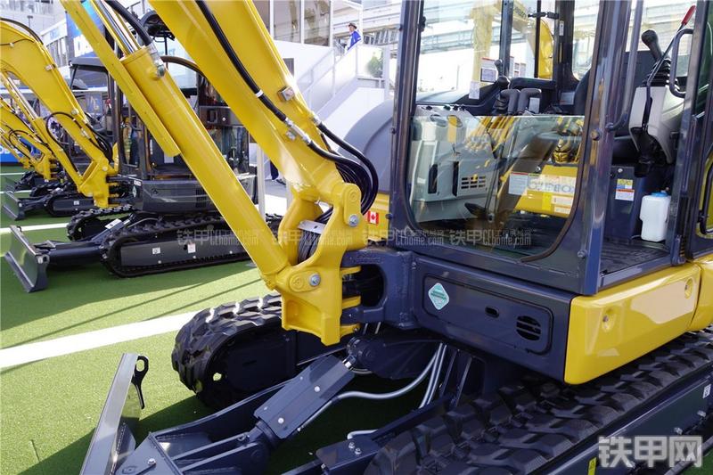 神钢SK55SRX-6E挖掘机局部