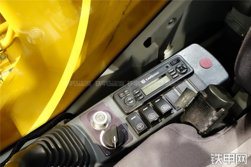 龙工950E挖掘机局部