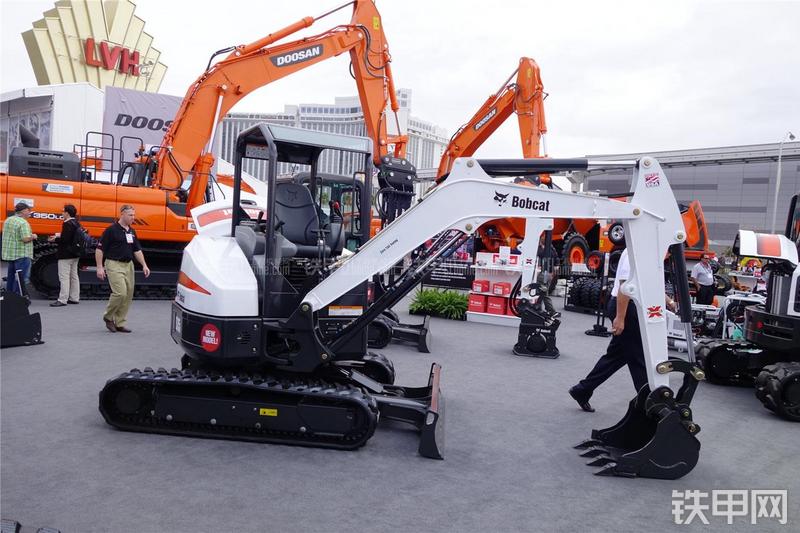 山猫E35i挖掘机整机外观