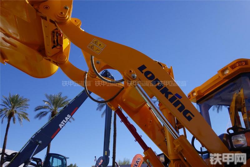 龙工CDM835装载机局部