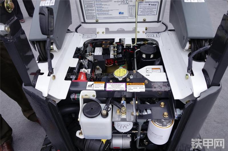 山猫418挖掘机局部