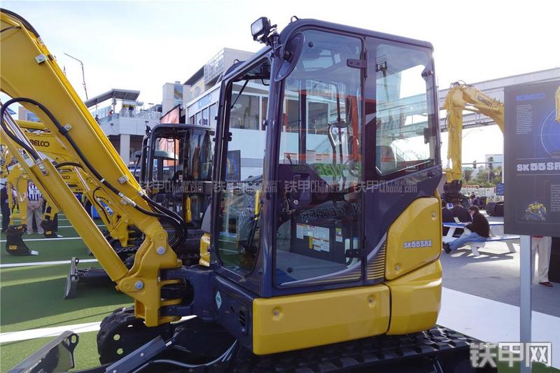 神钢SK55SRX-6E挖掘机局部