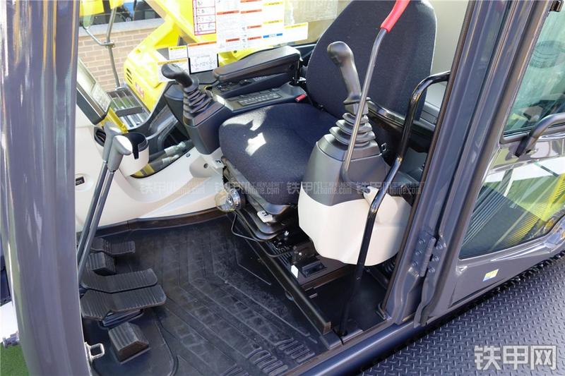 神钢SK210LC-9进口挖掘机局部