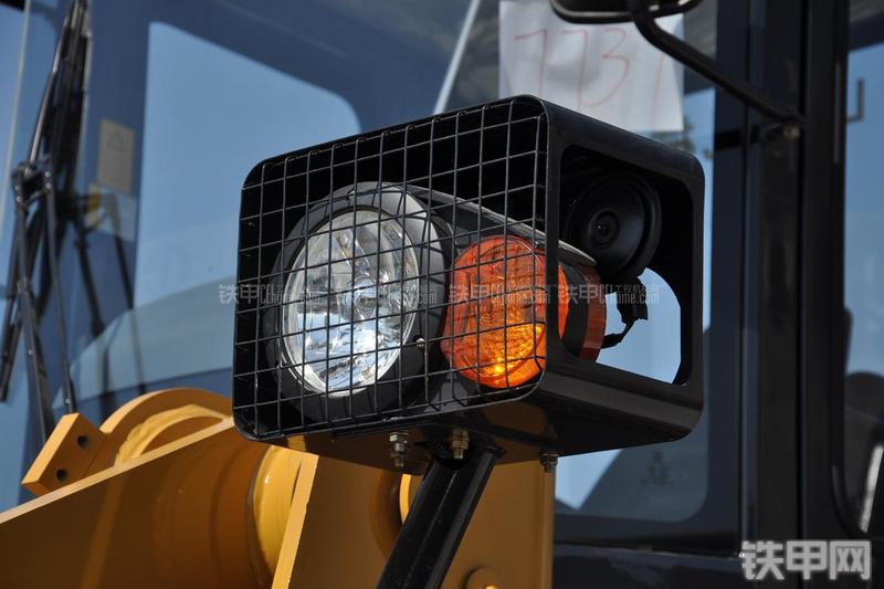 山工SEM650B装载机局部