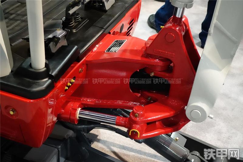 竹内TB216挖掘机局部