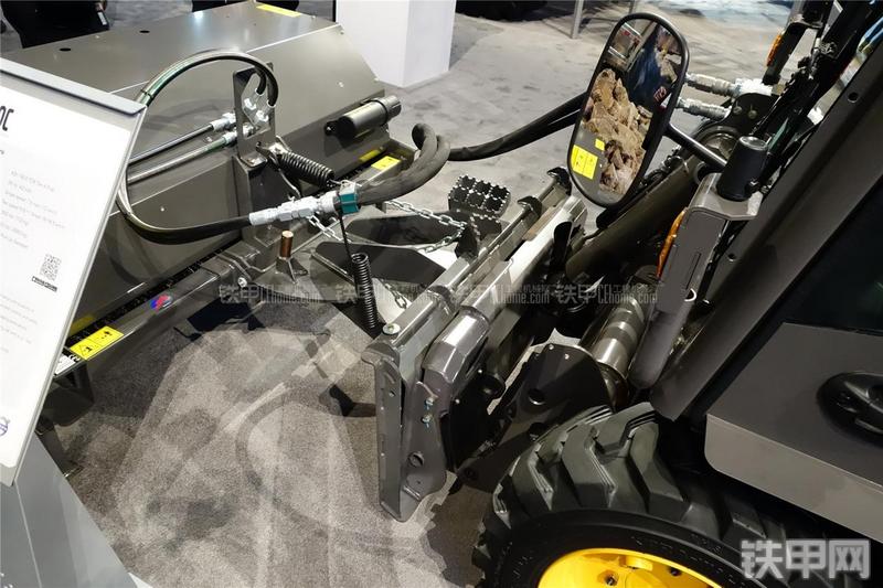 沃尔沃MC70C滑移装载机局部