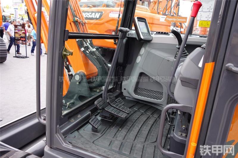 迪万伦DX63-3挖掘机局部