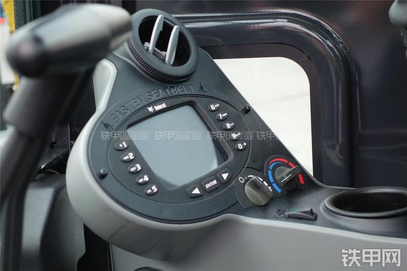 山猫E50挖掘机局部