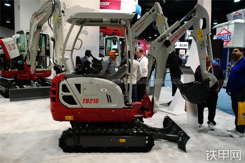 竹内TB216挖掘机整机外观