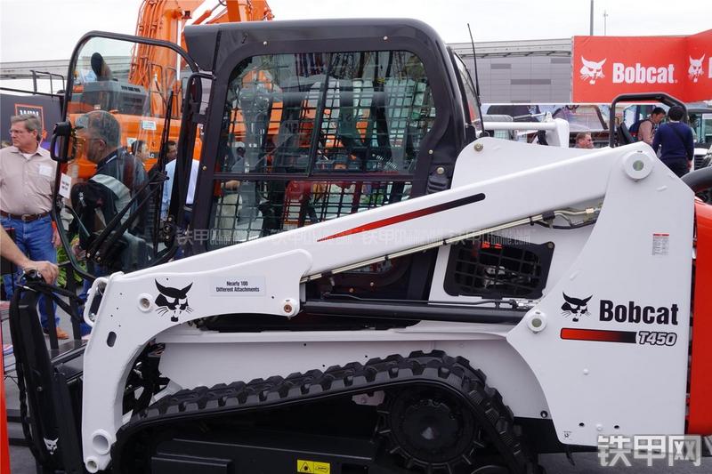 山猫T450滑移装载机局部