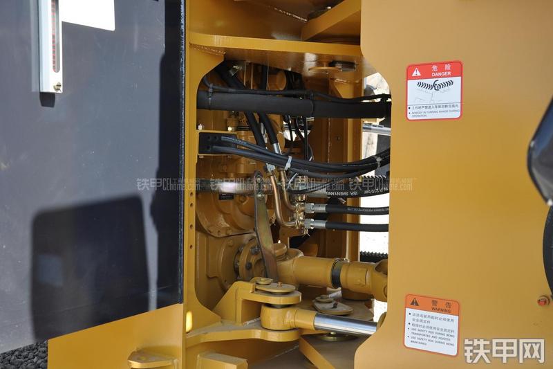 山工SEM650B装载机局部