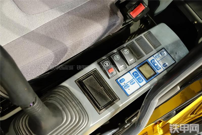 龙工950E挖掘机局部