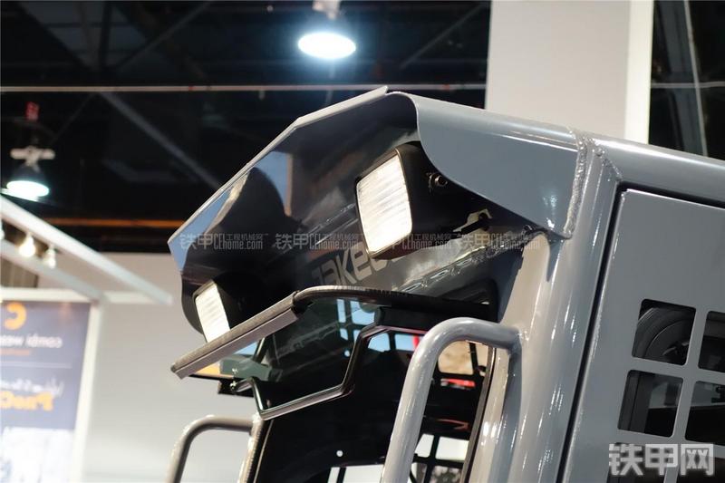 竹内TL8滑移装载机局部