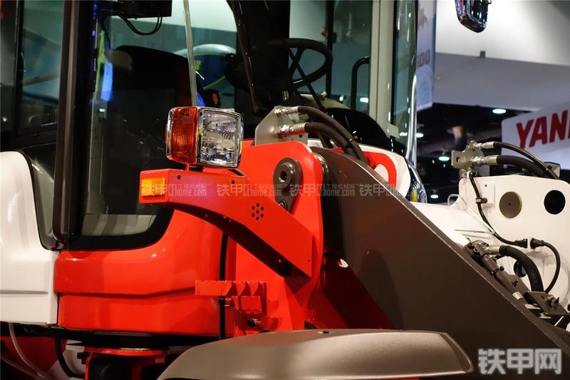 沃尔沃L60G装载机局部