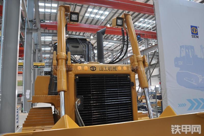 山工SEM816推土机局部