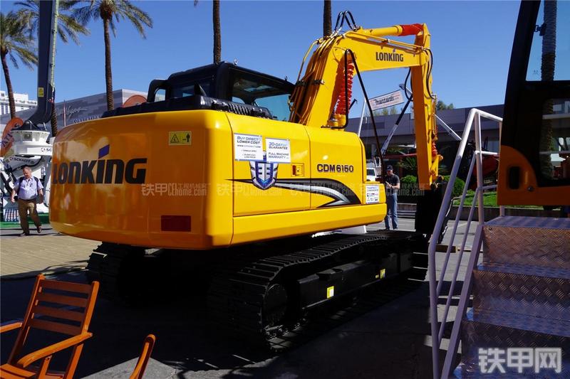 龙工CDM6150挖掘机整机外观