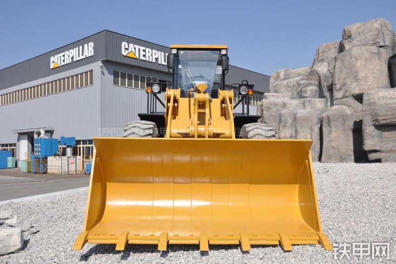 山工SEM650B装载机整机外观