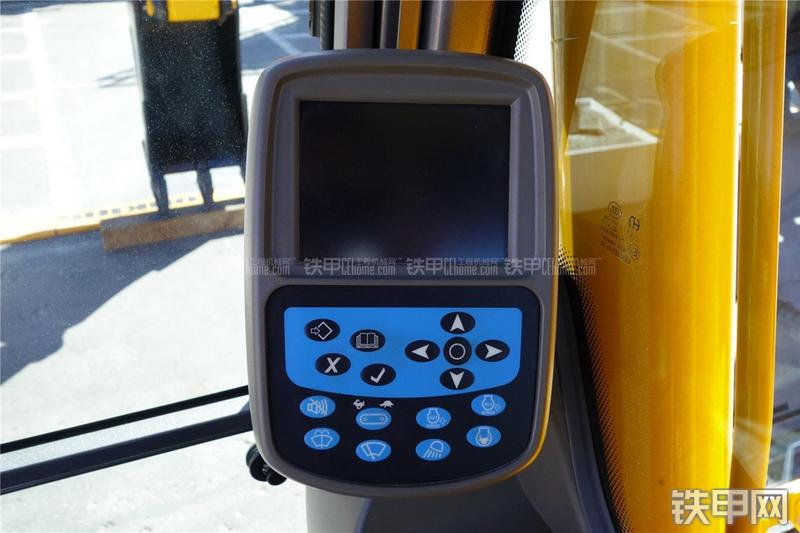 龙工CDM6150挖掘机局部