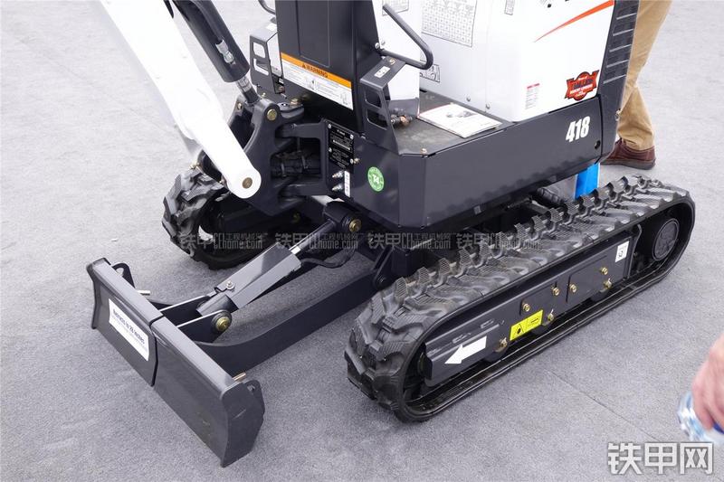 山猫418挖掘机局部