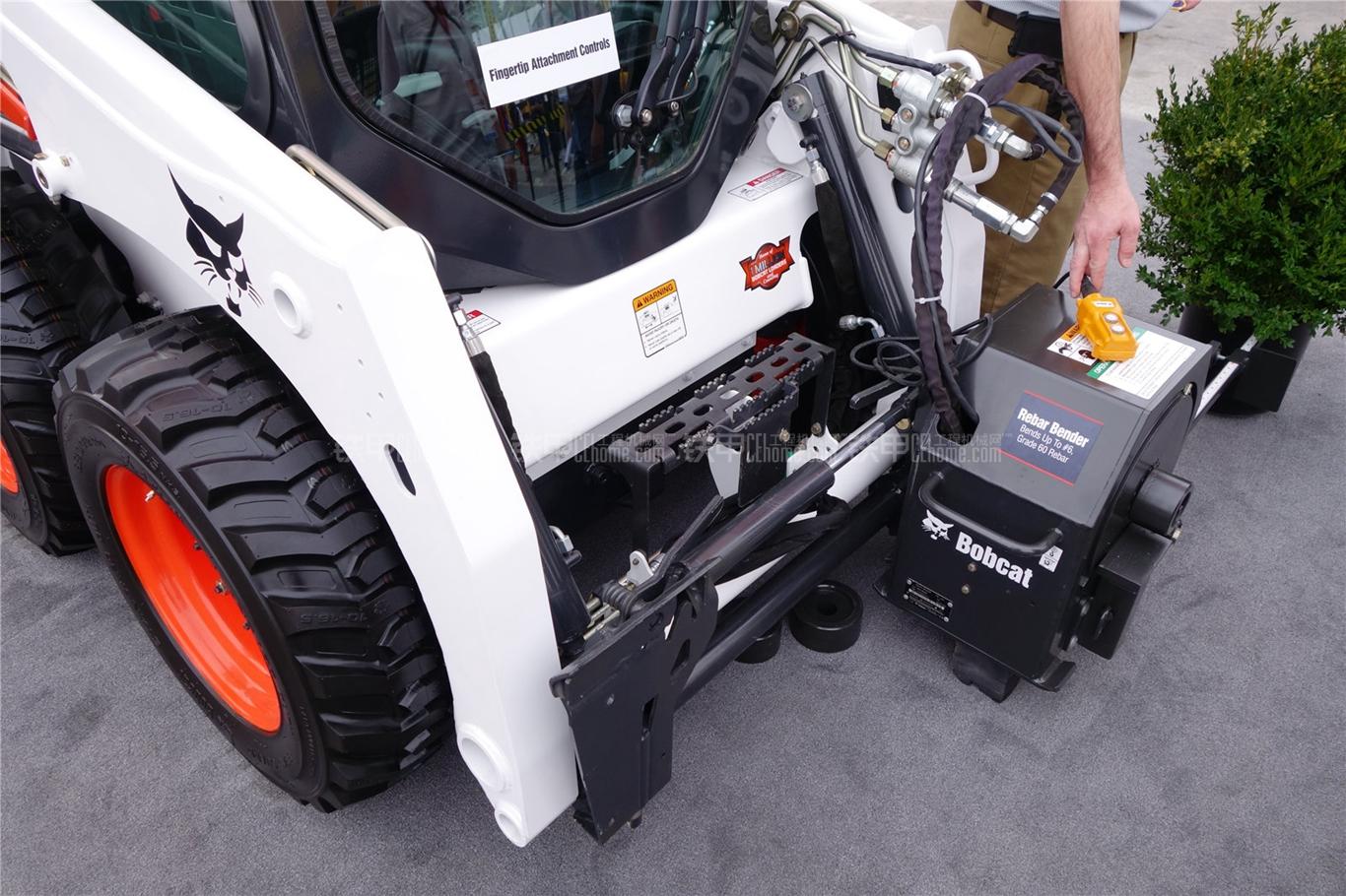 山猫s450滑移装载机