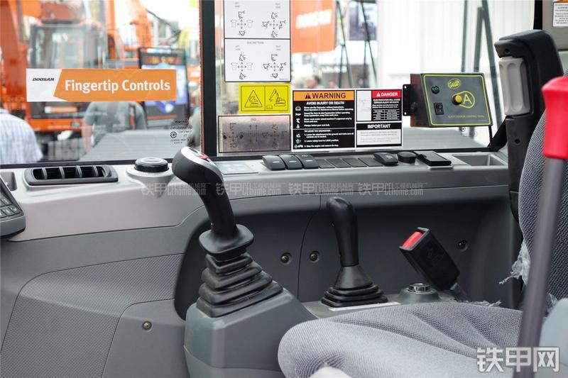 迪万伦DX63-3挖掘机局部