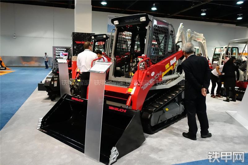 竹内TL8滑移装载机整机外观