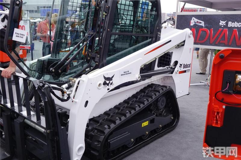 山猫T450滑移装载机局部