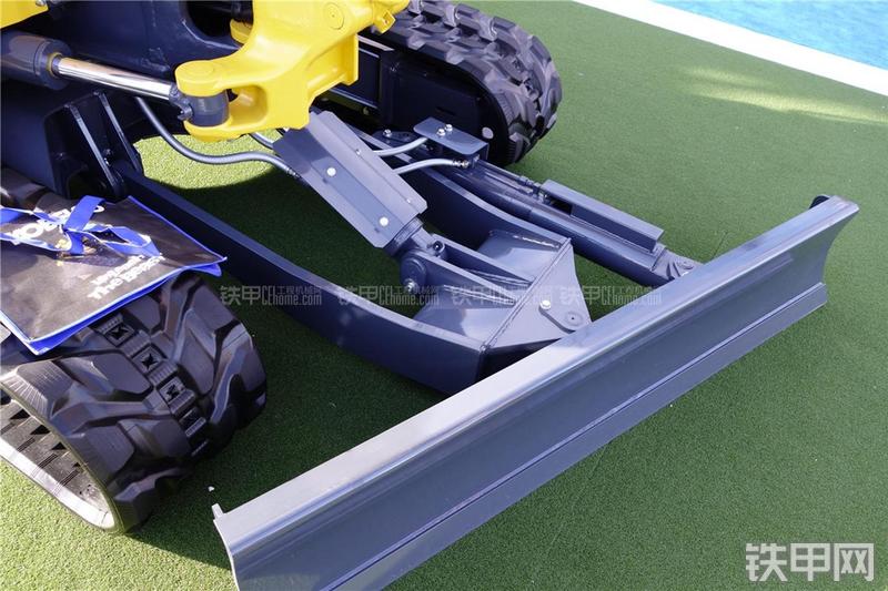 神钢SK55SRX-6E挖掘机局部