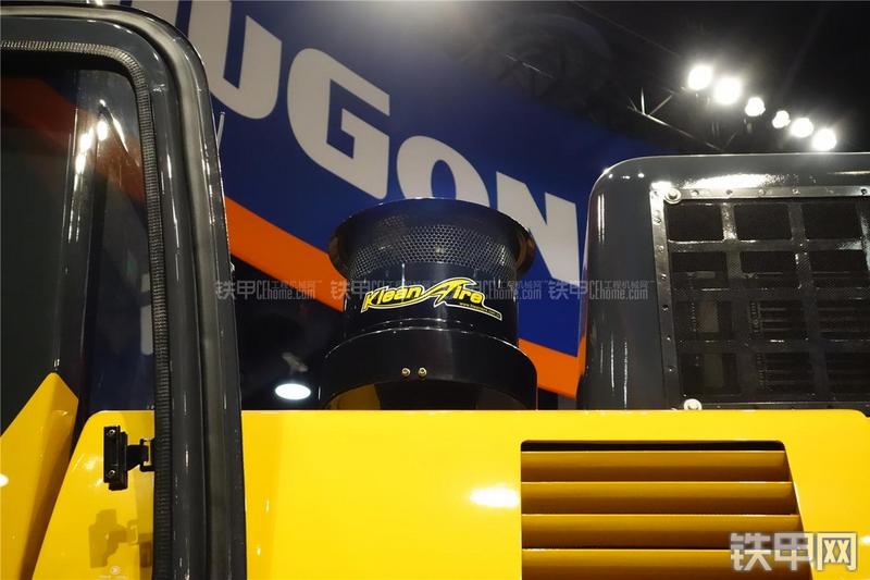 龙工950E挖掘机局部