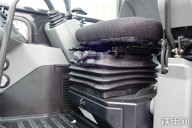 山猫E50挖掘机局部