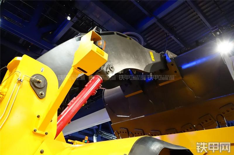 沃尔沃L350F装载机局部