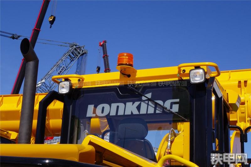 龙工CDM835装载机局部