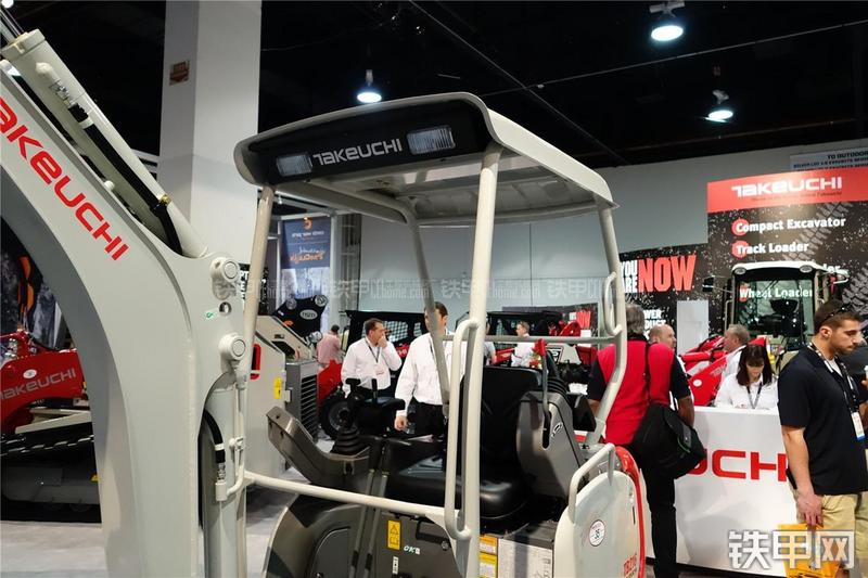 竹内TB216挖掘机局部