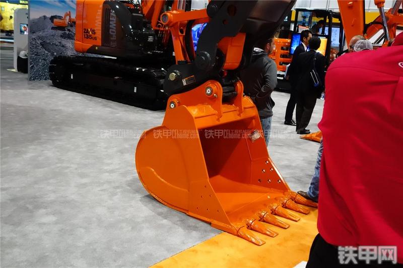 日立ZX210LC-5挖掘机局部