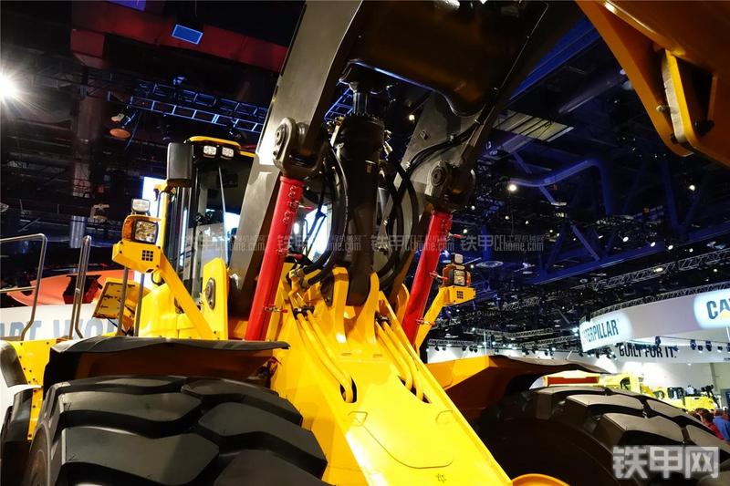 沃尔沃L350F装载机局部