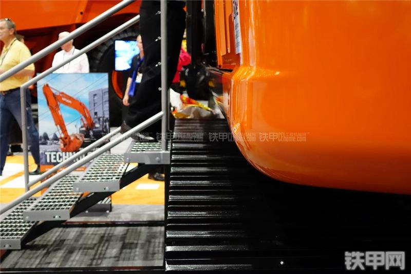 日立ZX210LC-5挖掘机局部