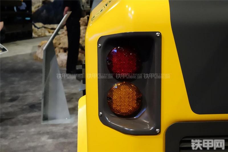 沃尔沃MC70C滑移装载机局部