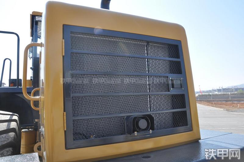 山工SEM650B装载机局部