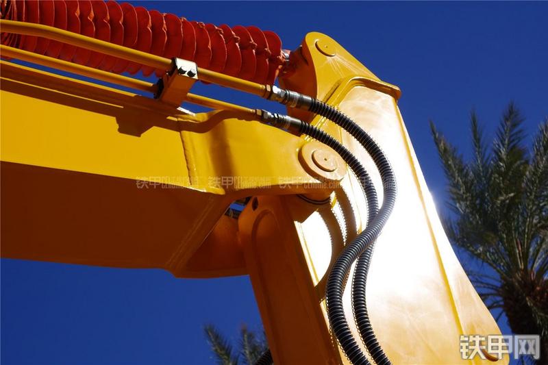 龙工CDM6150挖掘机局部