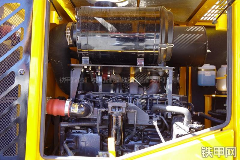 龙工CDM835装载机局部