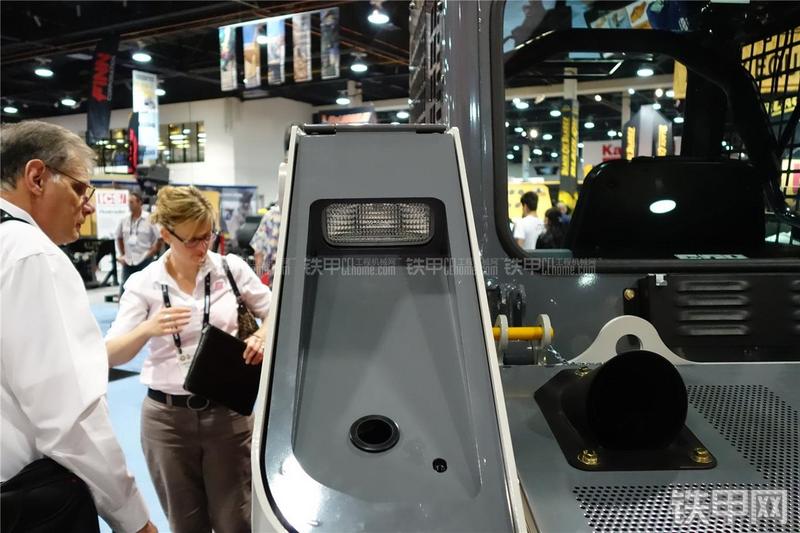 竹内TL8滑移装载机局部