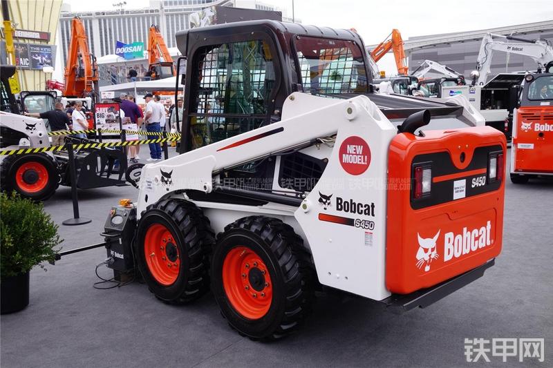 山猫S450滑移装载机整机外观
