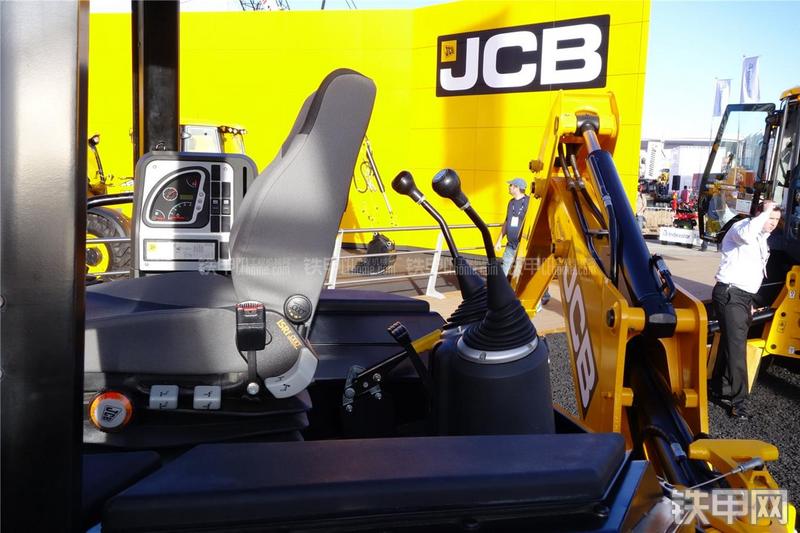 杰西博3CX挖掘装载机局部