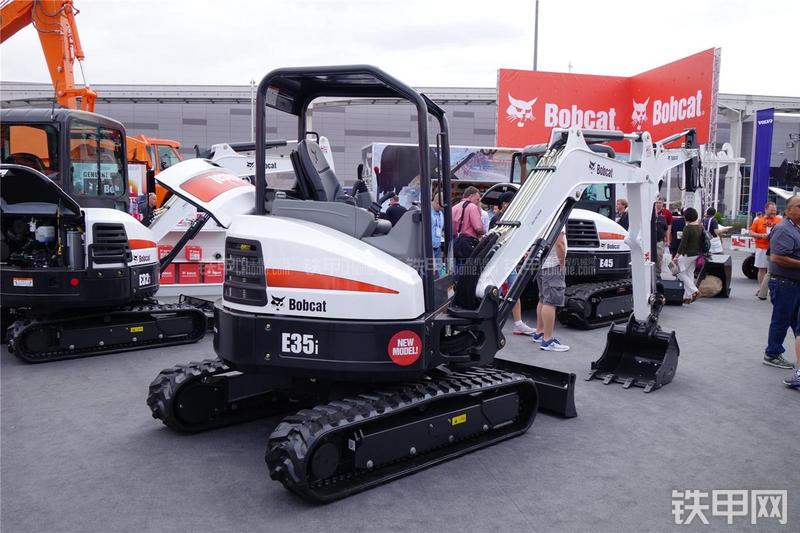 山猫E35i挖掘机整机外观