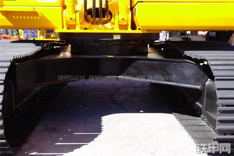 龙工CDM6150挖掘机局部