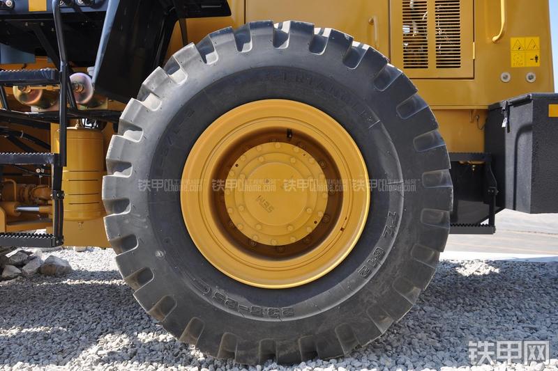 山工SEM650B装载机局部