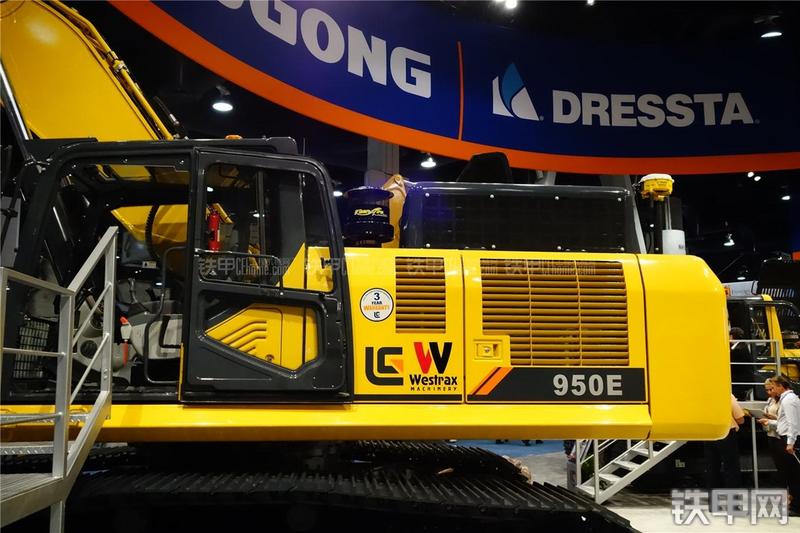 龙工950E挖掘机局部