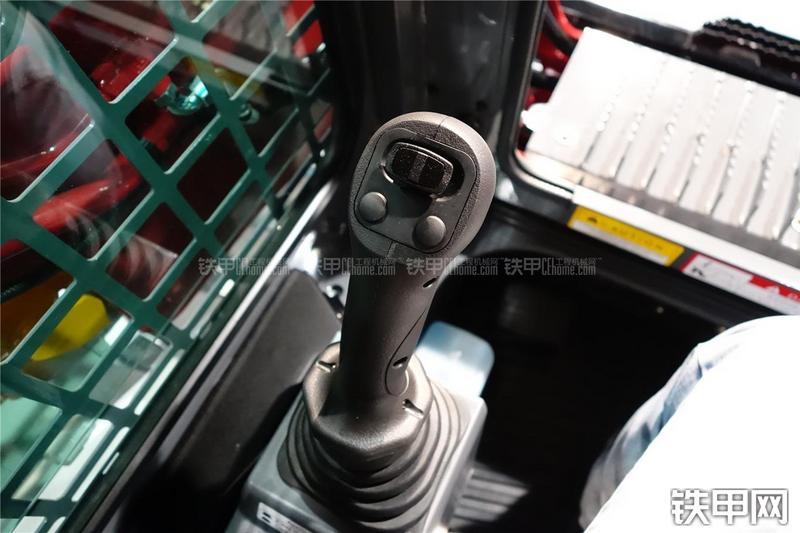 竹内TL8滑移装载机局部